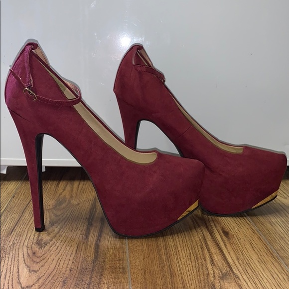 Brand new heels - Picture 2 of 2